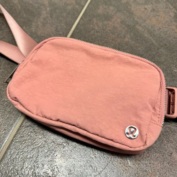 Lululemon Everywhere Belt Bag Fanny Pack *1L Deco Pink - Image 5