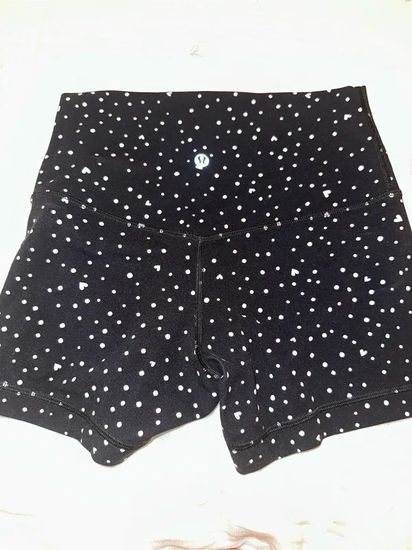 Lululemon Limited Edition No Line High Rise Align Scatter Heart Shorts size 6 - Image 3