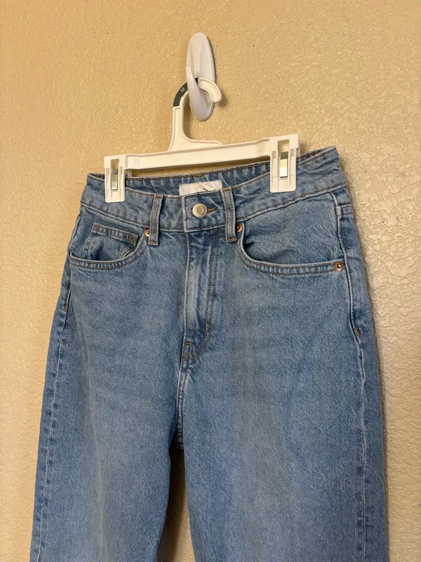 H&M blue straight leg jeans - Image 3