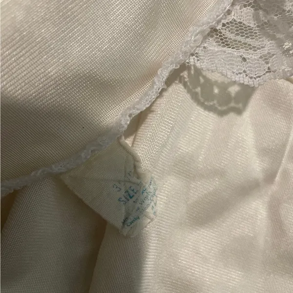 Elegant Cream Lace Trim Nightgown - Image 2