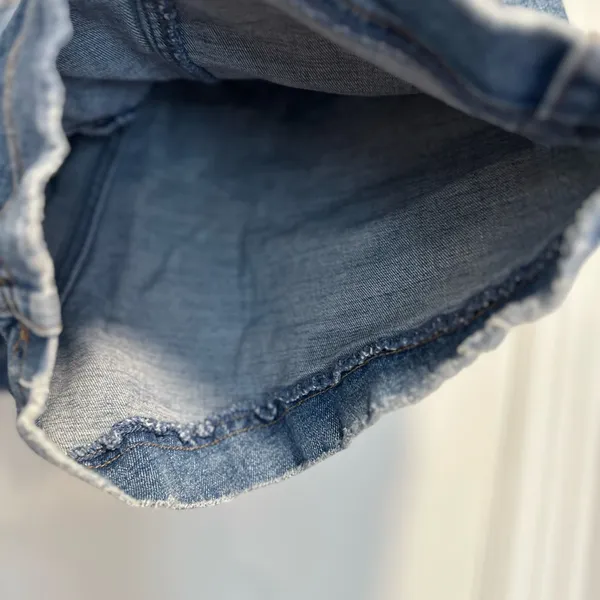 Abercrombie & Fitch Sz:32/14 Mall Brand high waited denim shorts ruffled waist. - Image 10