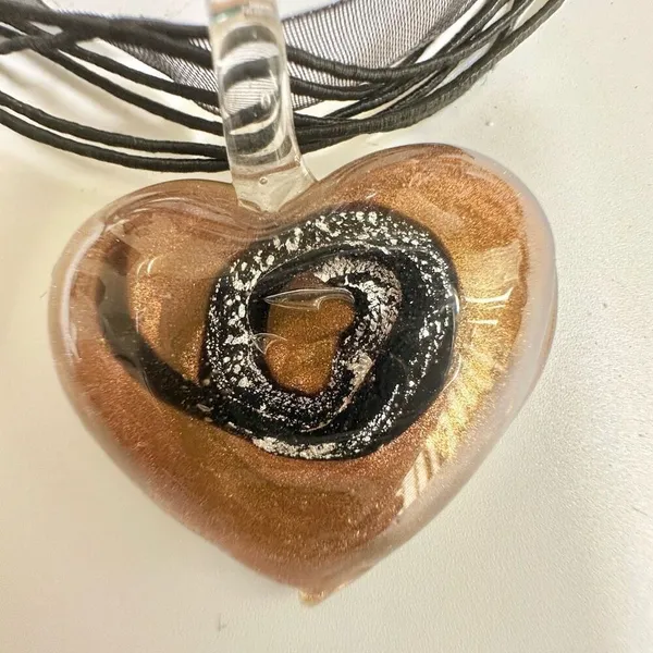 Gold tone black glass heart pendant necklace - Image 3