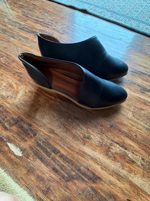 Unbranded Black Faux Leather Pointed Toe Cutout Flats Size 39 - Image 4