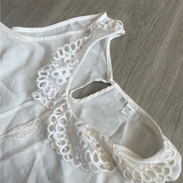 Elegant White Lace Trim Sleeveless Top - Image 2