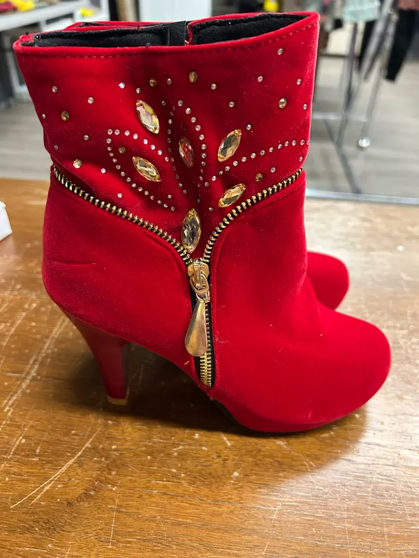 Red Velvet Ankle Boots With Gemstone - Image 2