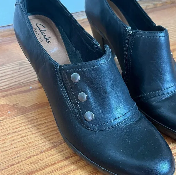 Clarks Artisan Vermont Terrace Black Leather Pumps - Image 2