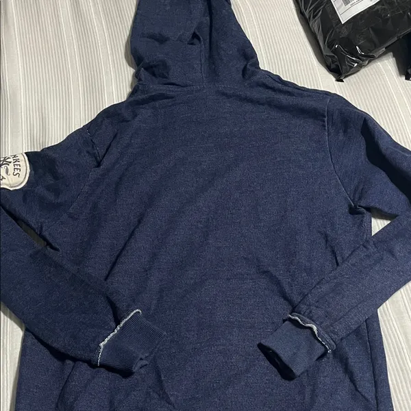 Majestic Yankees Navy Blue Hoodie - Image 3