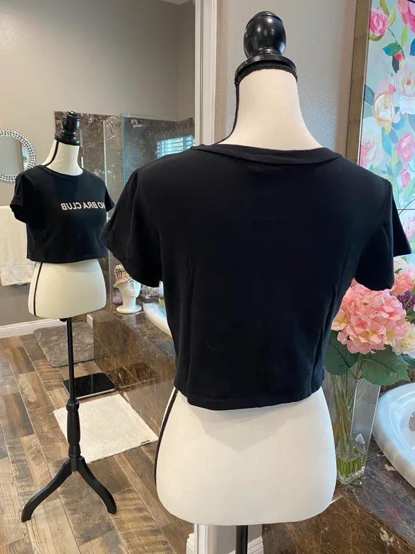 No Bra Club Cropped T-shirt - Image 3