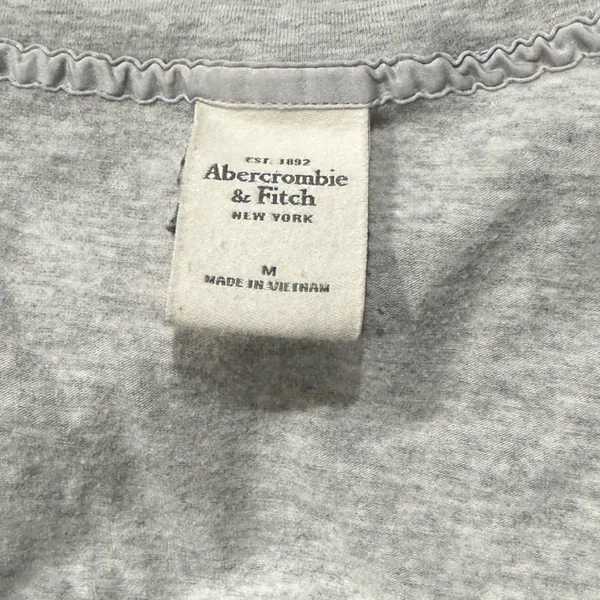 Abercrombie and Fitch Grey Pocket Tee Women’s Medium - Image 3