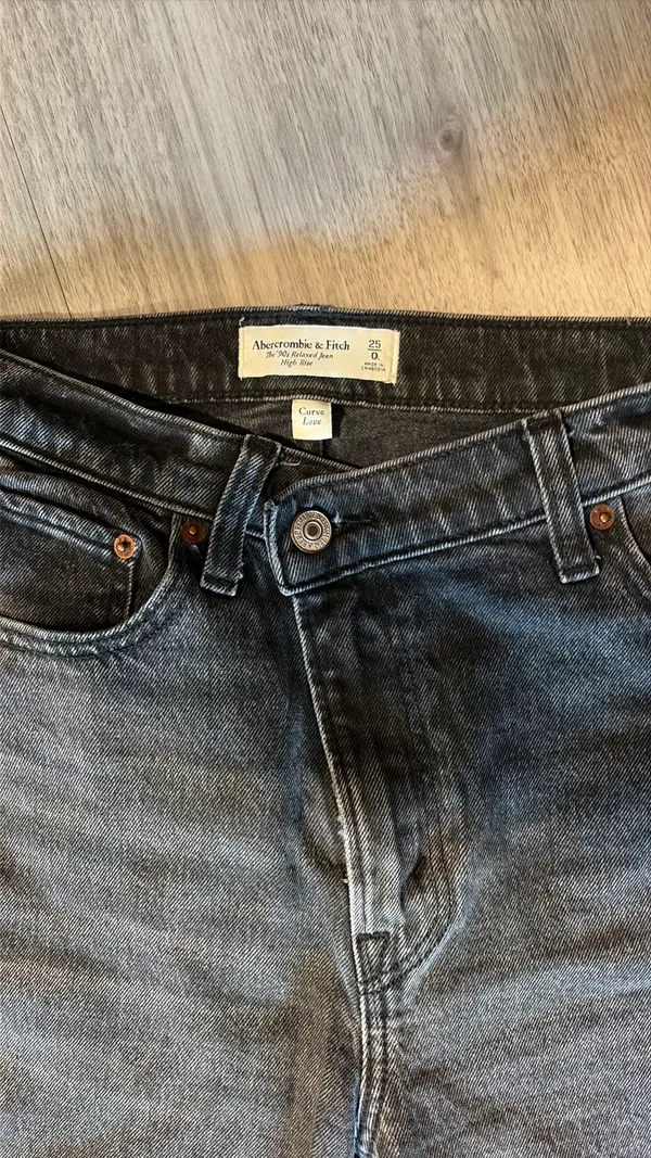 Abercrombie 90s High-Rise Jeans - Image 4