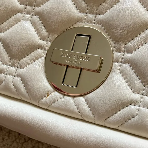 Kate Spade Aster Court Naomi Crossbody Bag Purse Quilted White Red Lining VEUC - Image 6