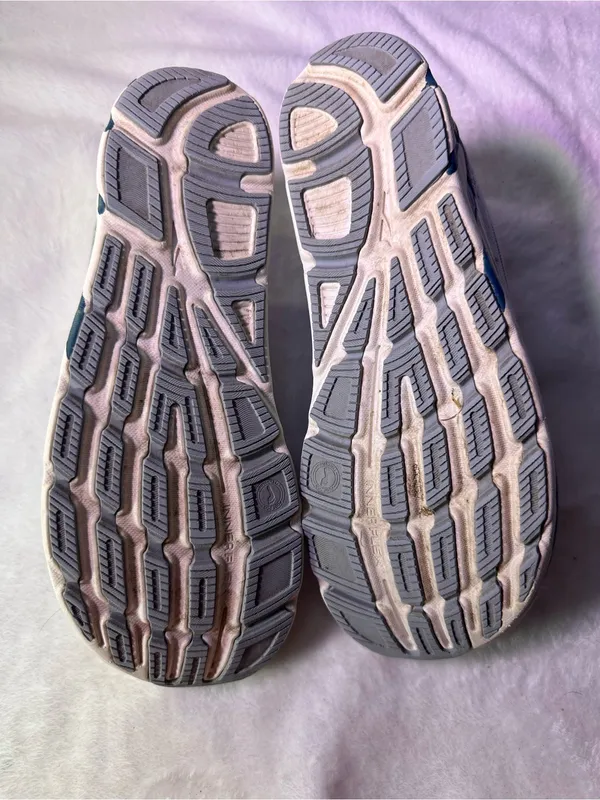 Altra Men’s Light Gray and Teal Road Running Shoes - Image 9