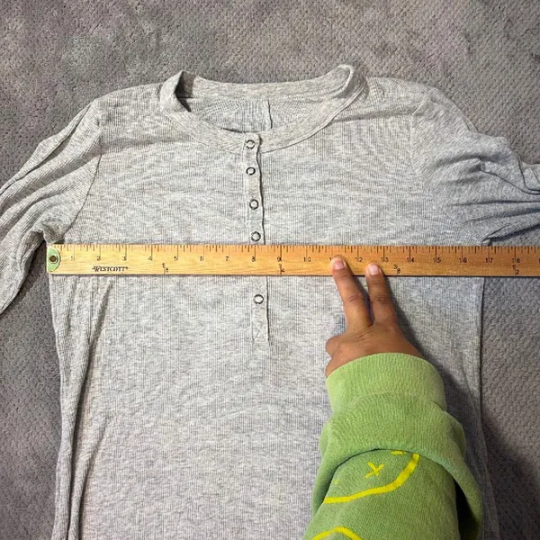 Aerie Women’s XS Gray Ribbed Long Sleeve Henley Snap Button Curved Hem Top #1800 - Image 5