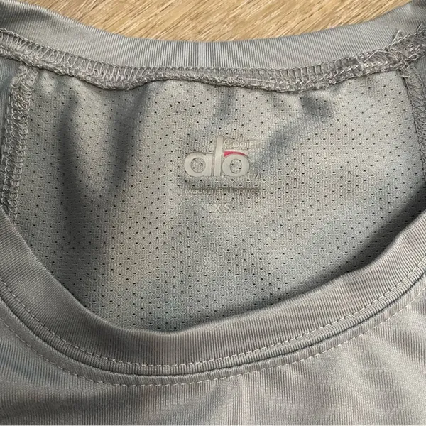 Alo Yoga - Cool Fit Tee - Image 4