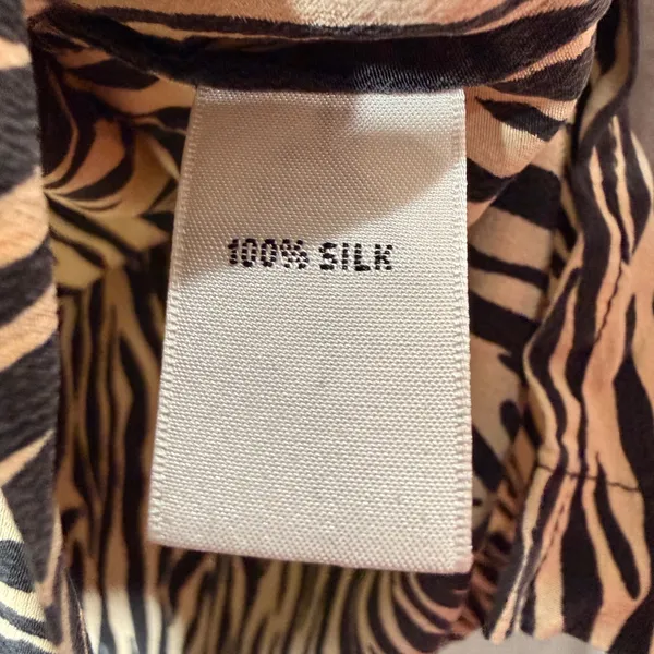 Josephine Chaus Silk Shirt Womens 8 Tan Black Zebra Print Short Sleeve Excellent - Image 4