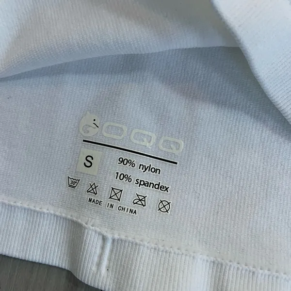 OQQ White Scoop-neck Long Sleeve Crop Top Size Small - Image 3