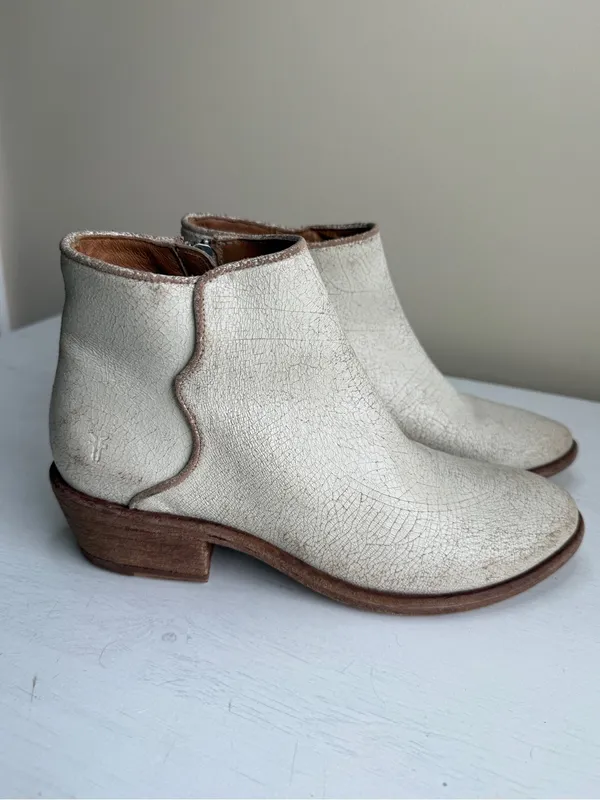 Frye Carson Piping Off-White Leather Crackled Vintage Chelsea Casual Ankle Boots - Image 3