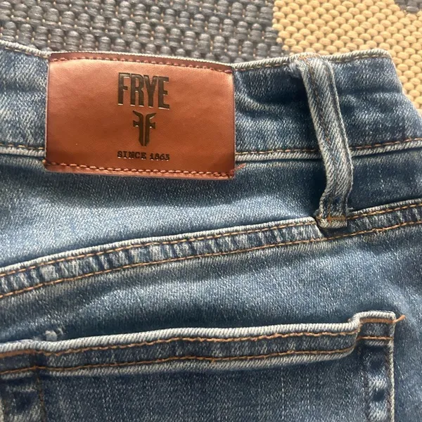 Women's Frye straight leg jeans - Image 6