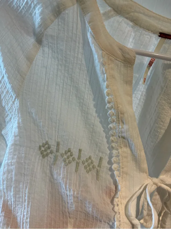 Free people White boho bohemian Tie-Front Blouse with embroidery details - Image 4