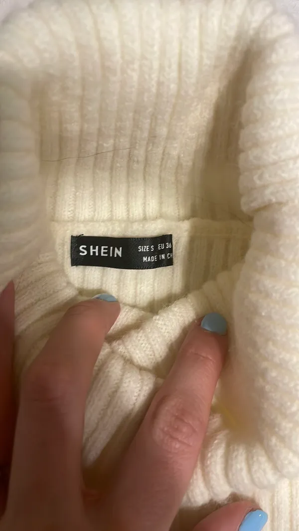 SheIn Cropped Turtleneck sweater - Image 2