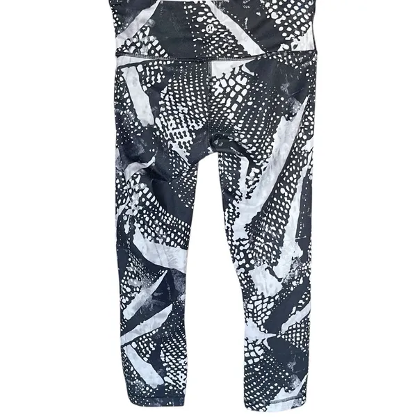 Lululemon Crop Leggings 6 - Image 3
