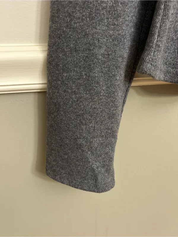 Zara Charcoal Gray V-Neck Gold Tone Button Knit Cropped Cardigan Sweater Small - Image 3