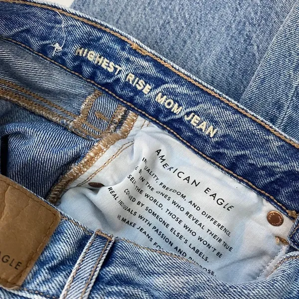 American Eagle‎ Highest Rise Mom Jeans Destroyed Light Wash Slim Leg Size 00 - Image 9