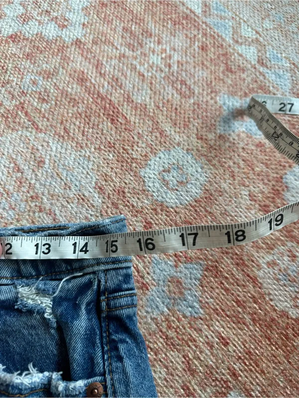 Abercrombie and fitch the mom short high rise size 29 or 8 medium wash denim - Image 6