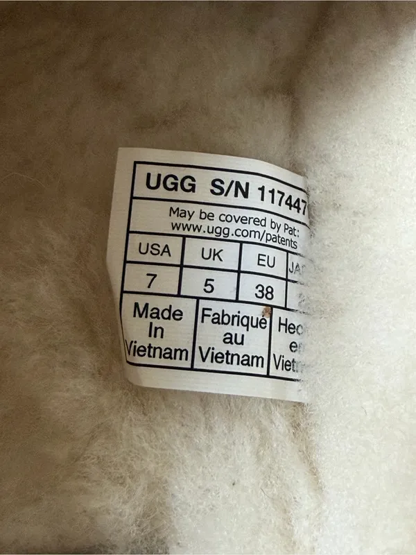 NWOT UGG Women's Tazz II Slippers - Image 3