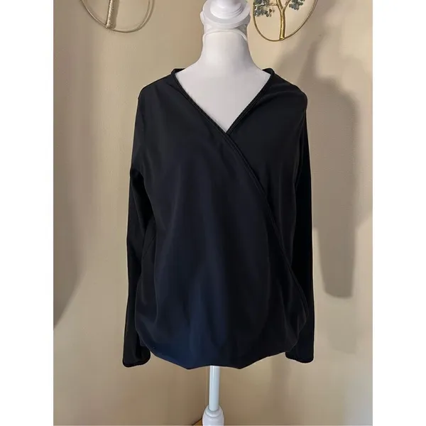 Lululemon Black Full Freedom Long Sleeve Wrap Top Size 8 - Image 2