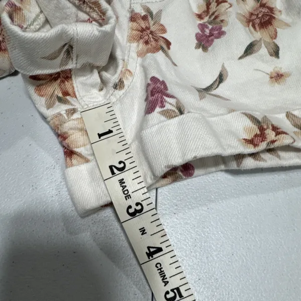 American Eagle Mom Short Womens 4 High Waist Cuffed Pleated Off White Floral - Image 11