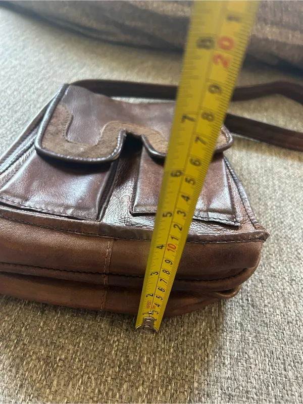Vintage 1970’s Dark Brown Leather Shoulder Saddle Bag with Front Pockets - EUC - Image 10