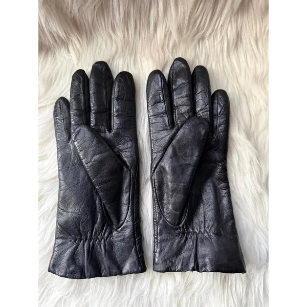 Ladie’s Classic Black Leather Gloves Size Medium - Image 2