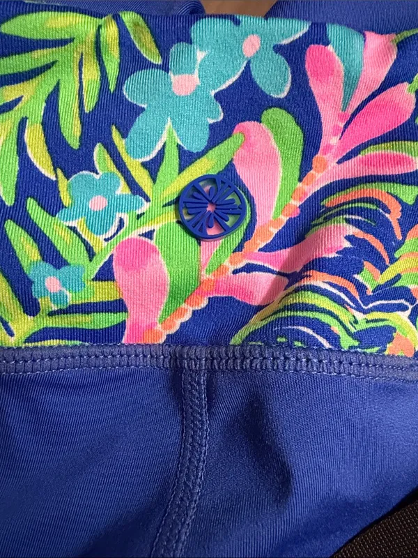 Lilly Pulitzer Royal Blue Leggings with Multicolor Tropical Panels - Image 5
