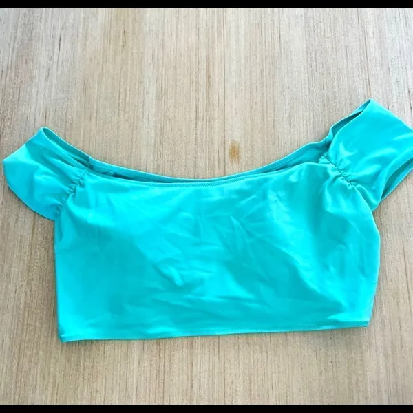 Victoria Secret green short sleeved crop top - Image 5