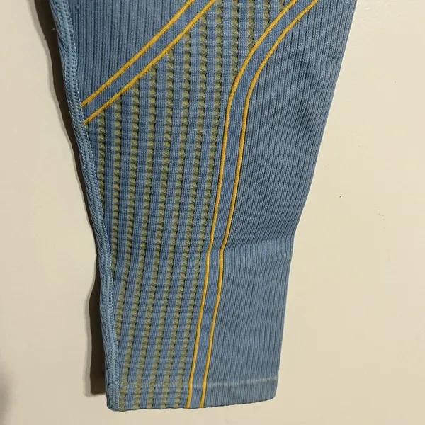 Fabletics Seamless High-Waisted Compressive Crop Leggings Size XL Blue &‎ Yellow - Image 3