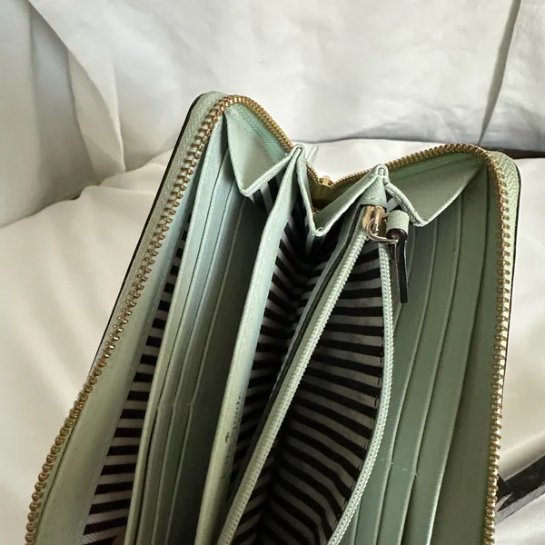 Kate Spade Light/Mint Green Full Zip Long Wallet EUC - Image 11