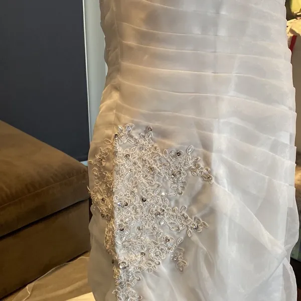 Women’s Wedding Dress Mermaid Fit Zip Up Back Small Train Size 14 NWT - Image 3