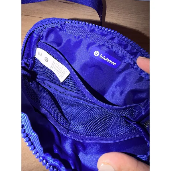 Lululemon Crossbody Camera Bag 2L NY Islanders P - Image 6