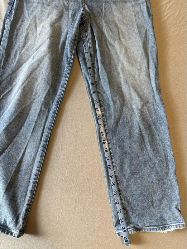 Express Relaxed Straight Ankle High-Rise Jeans Size 6R Light Wash - Image 3