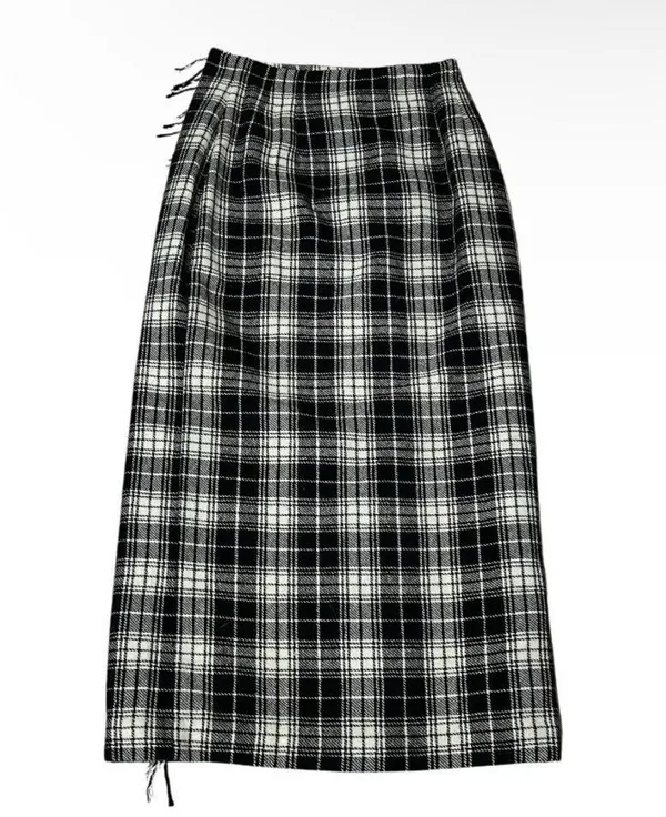 CAMBRIDGE COUNTRY Plaid Skirt Black White Wrap Fringe Edge Midi Size 6 VINTAGE - Image 3