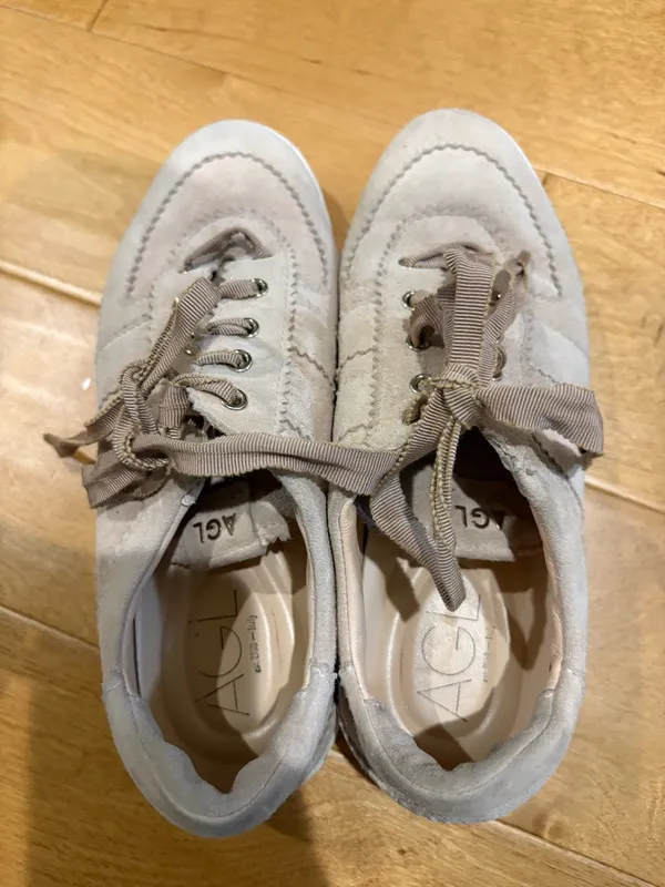 AGL Italy suede tennis shoes beige water resistant sz 39 9 - Image 4
