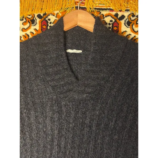 Italian Mohair Blend V-Neck Sweater Soft Fuzzy Black Stretch Knit sz L Italy - Image 5