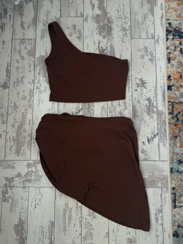 Shein One-Shoulder Skirt Set - Image 4