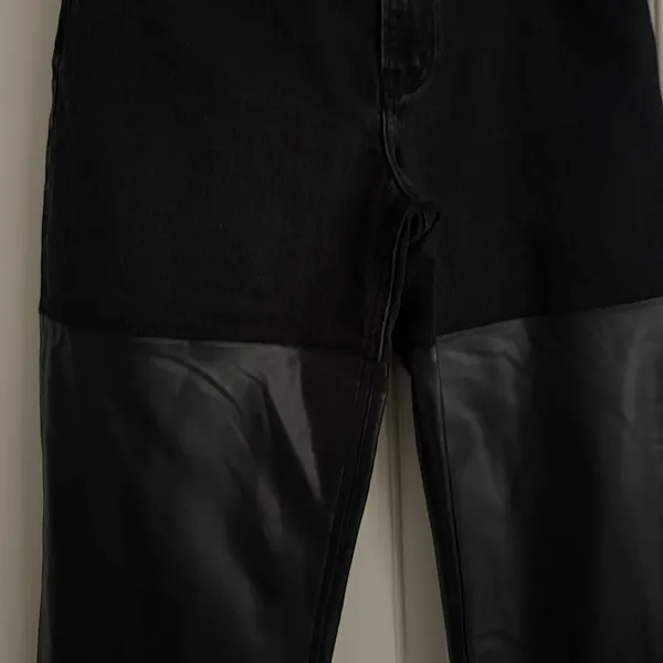 Abercrombie 90s Straight Ultra High Rise Mixed Fabric Faux Leather Jeans Size 26 - Image 7