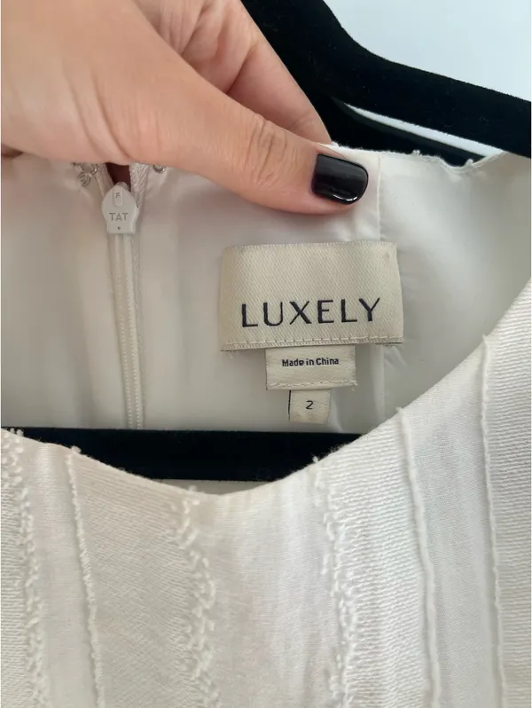 White dress Luxely Size 2 - Image 2