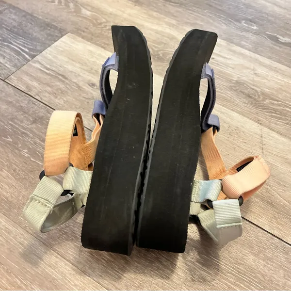 Teva flatform universal sandal - Image 4