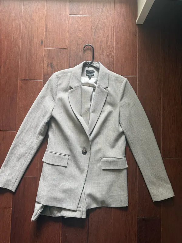 Women’s suit Tan Size 6 - Image 4