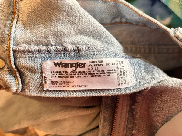 Vintage Wrangler jeans, light wash - Image 4