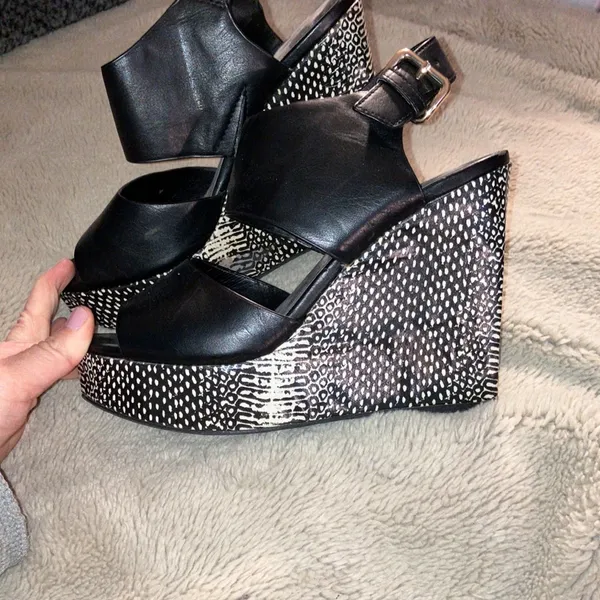 🎉4 for $20 Mossimo Wedges, size 8 🧜‍♀️ Black - Image 2
